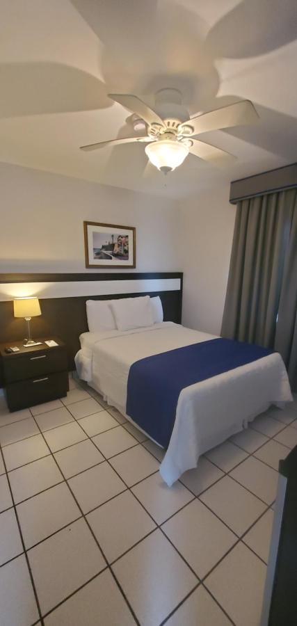 Full Moon Hotel & Restaurant Salinas Dış mekan fotoğraf