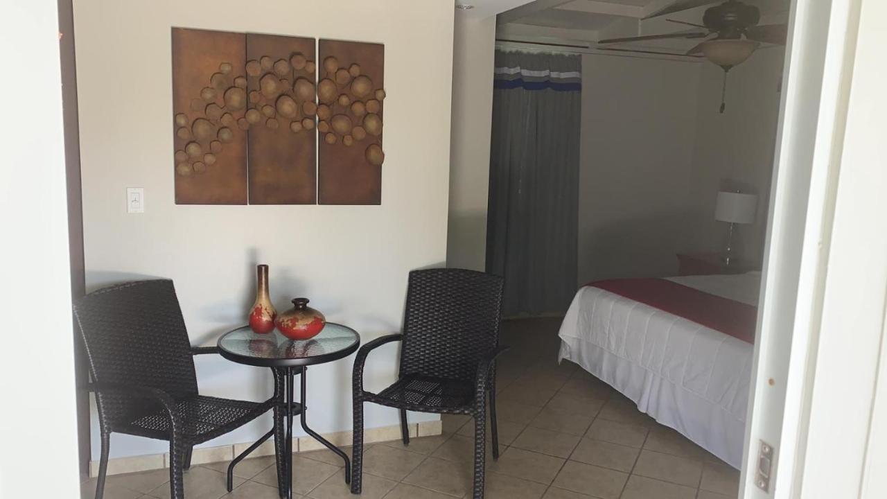 Full Moon Hotel & Restaurant Salinas Dış mekan fotoğraf